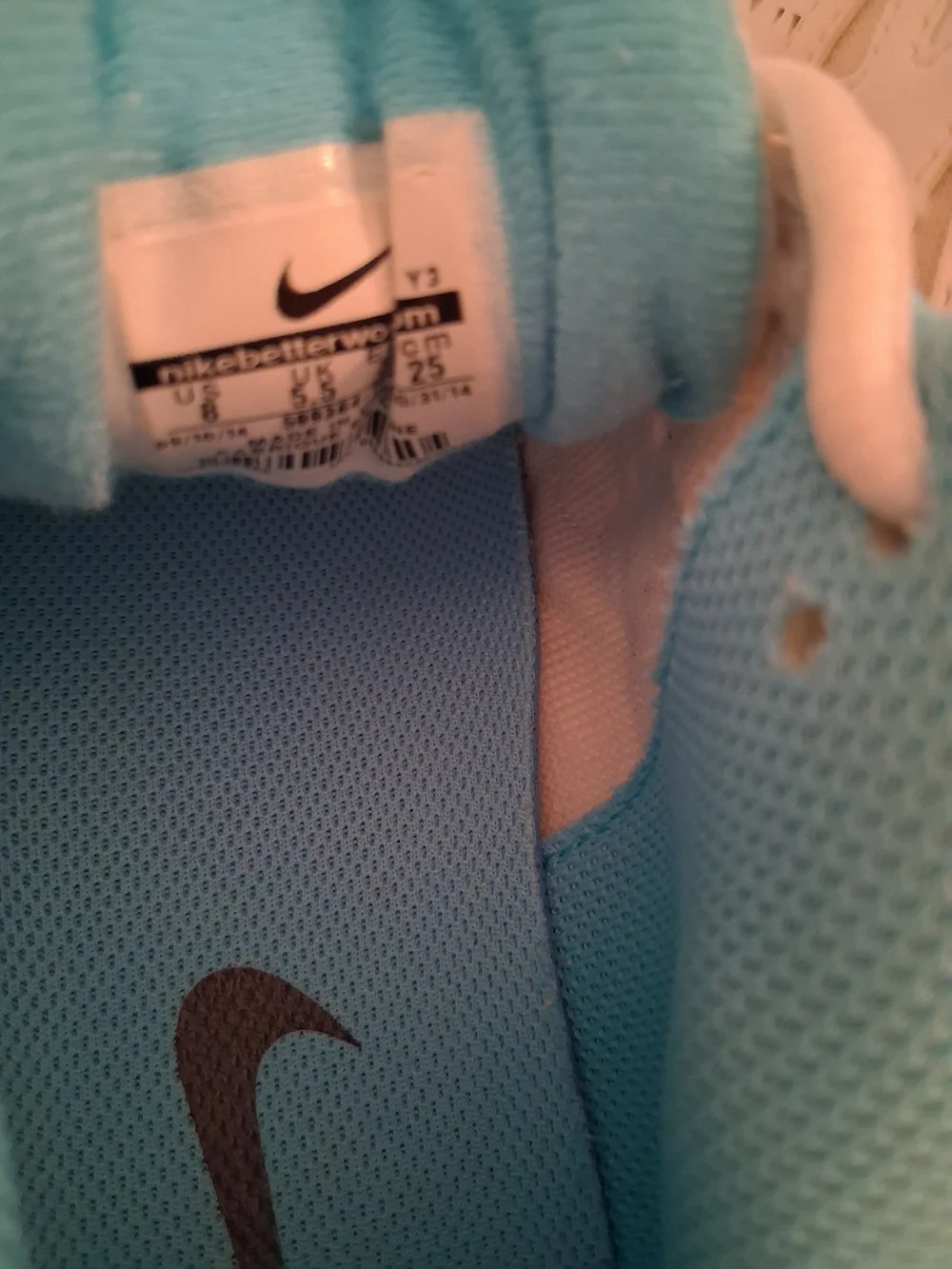 Nike White & Teal Vapor Advantage Athletic Shoes